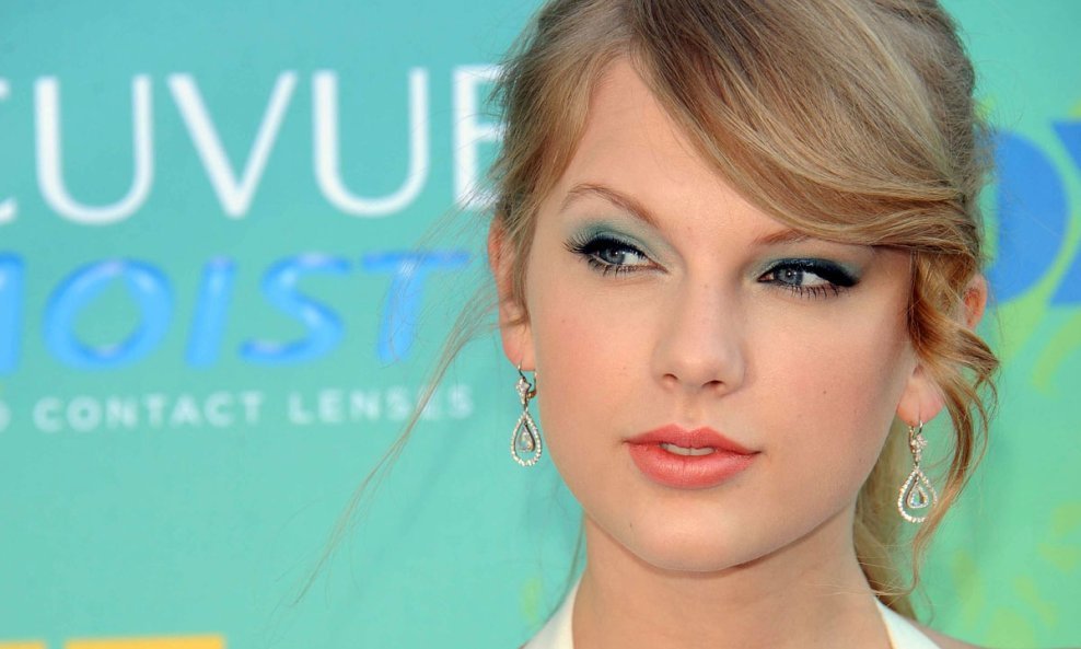 Taylor Swift (06)