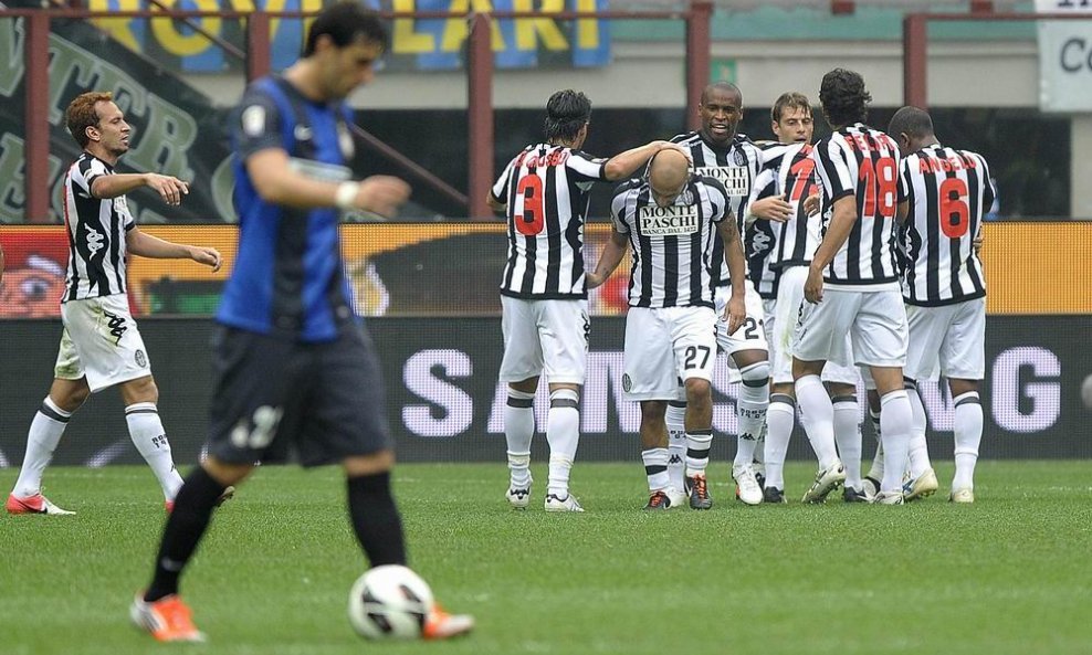 Simone Vergassola zabio je za Sienu protiv Intera