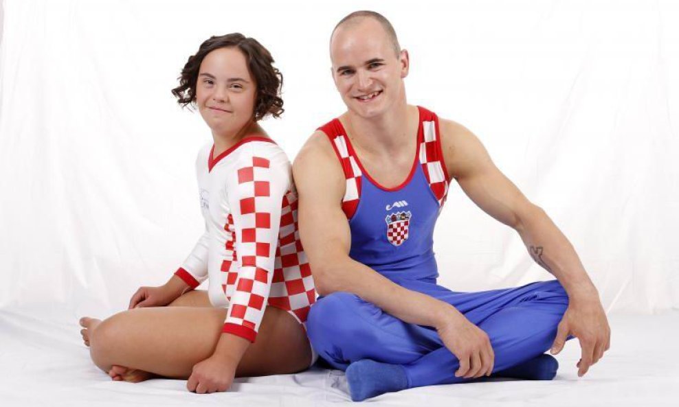 Snimanje humanitarnog kalendara 'Velike i male zvijezde' za pomoć udruzi za Sindrom Down Međimurske županije s rukometašima CO Zagreb i gimnastičarom Filipom Udeom (4)