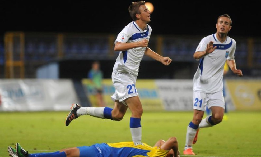 Igrači Osijeka Zoran Kvržić i Josip Mišić protiv Intera