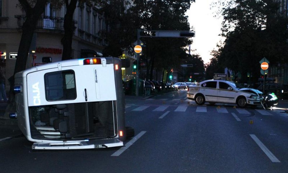 sudar policije i taksija cammeo