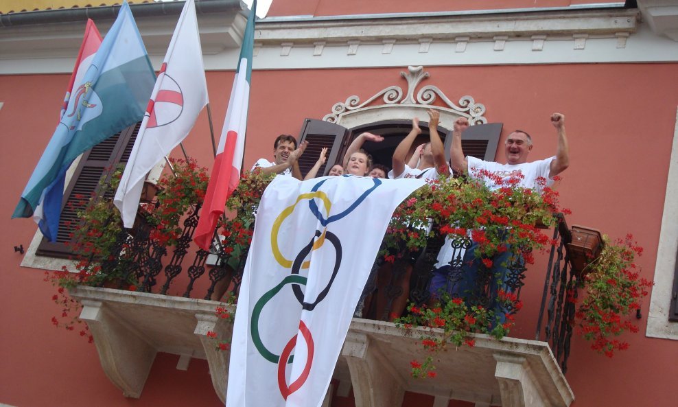 Olimpijska zastava u Novigradu