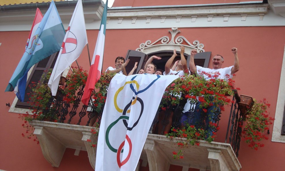 Olimpijska zastava u Novigradu