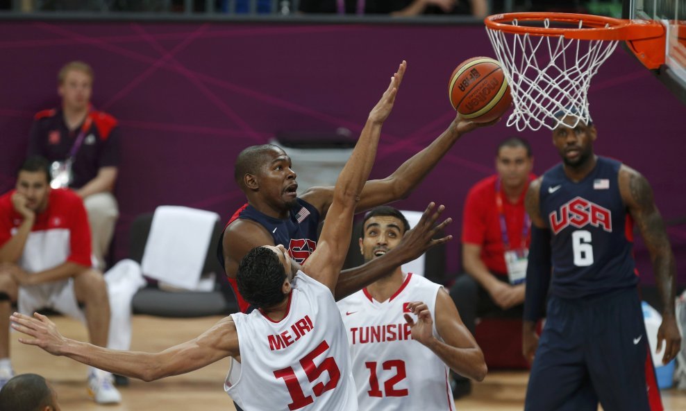 Kevin Durant protiv Tunisa