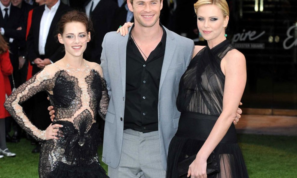 Kristen Stewart, Sam Claflin i Charlize Theron