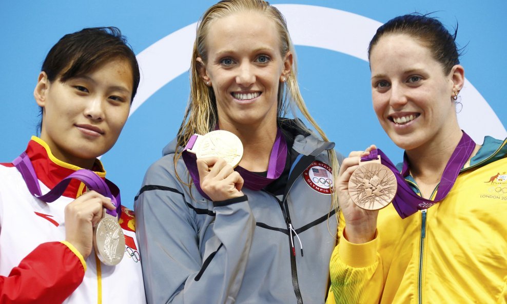 Dana Vollmer (u sredini), Lu Ying, Alicia Coutts 