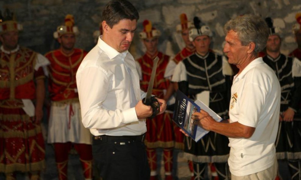 Zoran MIlanović na izvođenju viteške igre Moreške