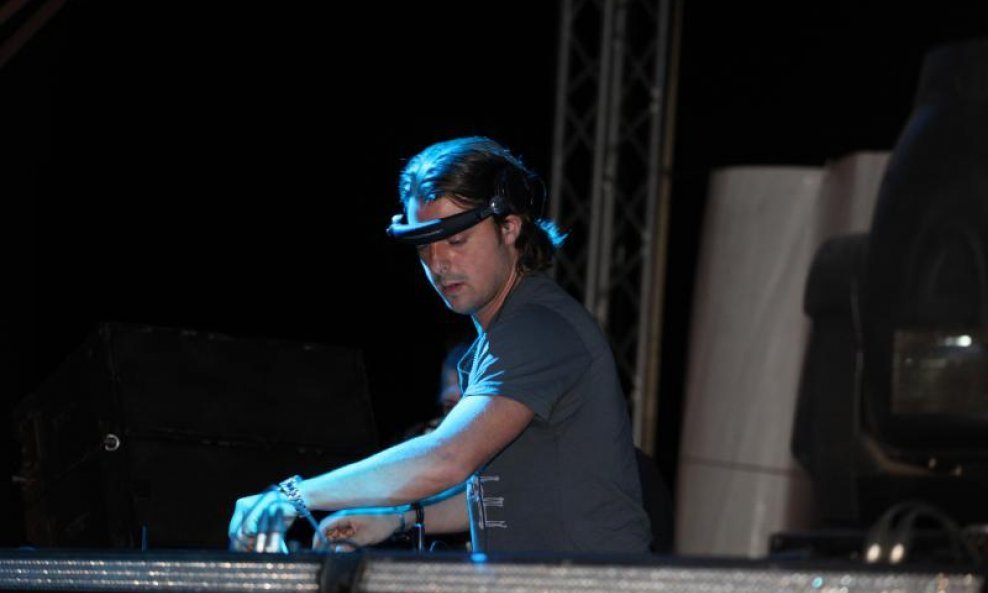 DJ Axwell