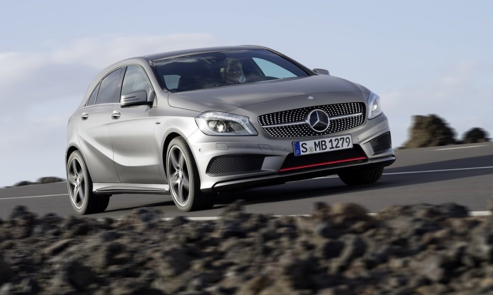 2012-Mercedes-Benz-A-Class-18[2]