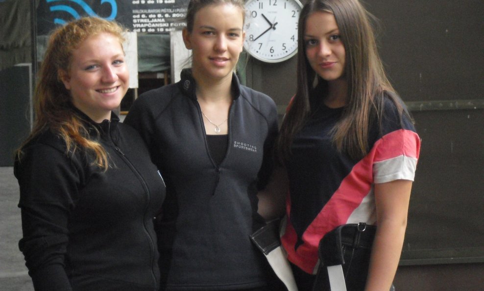Ekipne prvakinje u trostavu (slijeva)  Marta Zeljković, Sandra Vitez i Danijela Vukadin, članice Dalmacijacementa iz Solina