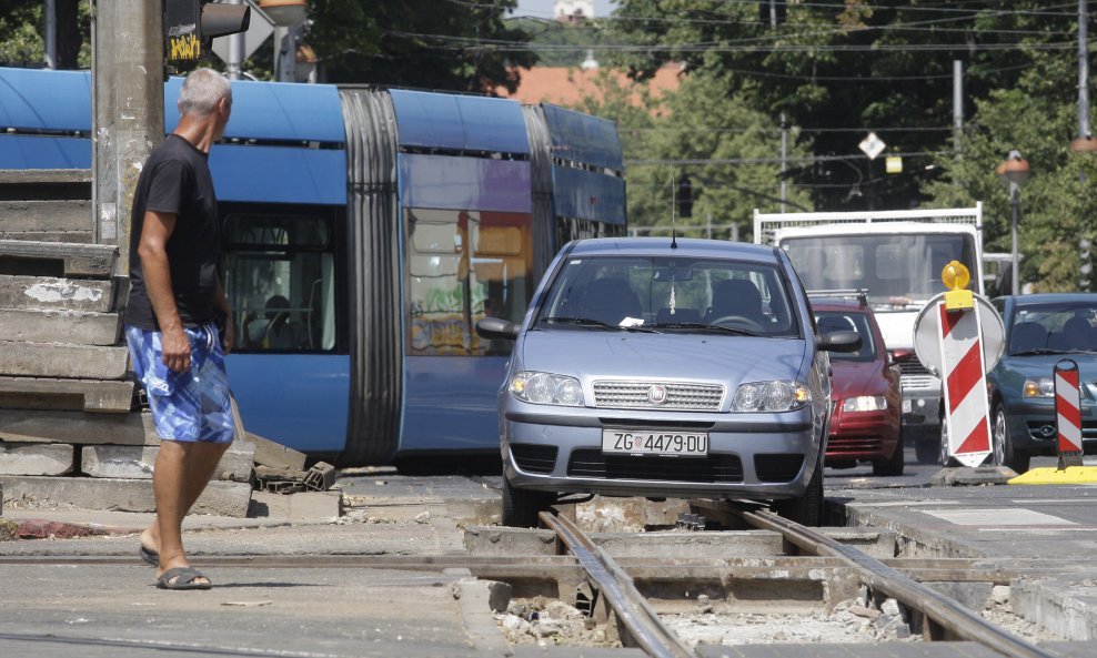 nepoštivanje signalizacije savska automobil