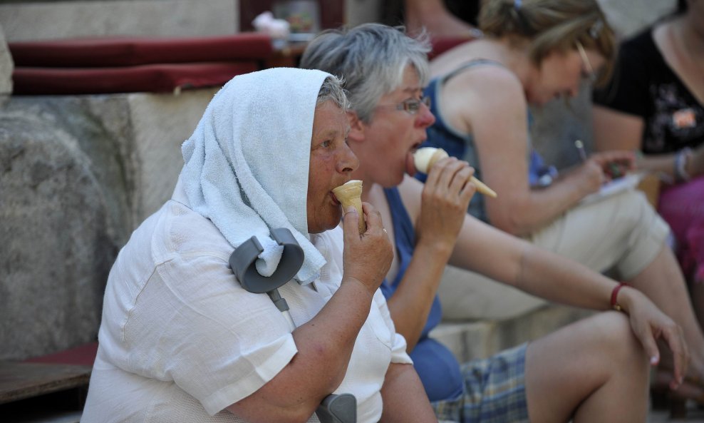 vrućina turisti sladoled