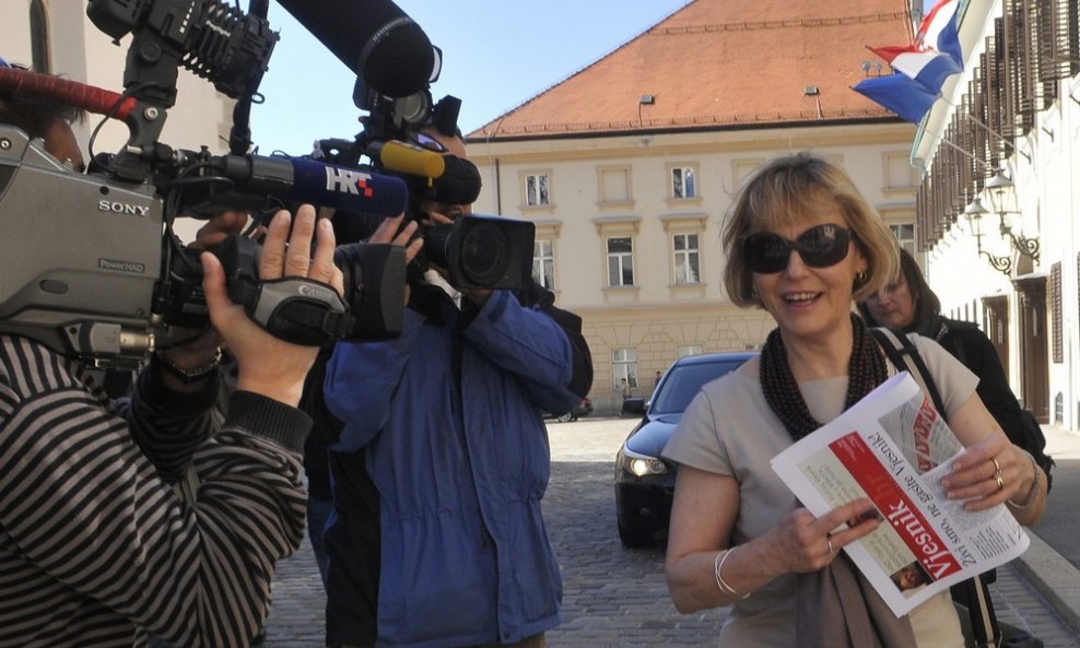 Prosvjed zaposlenika Vjesnika ispred zgrade Vlade - Vesna Pusić