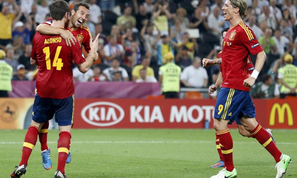 Xabi Alonso, Santi Cazorla i Fernando Torres