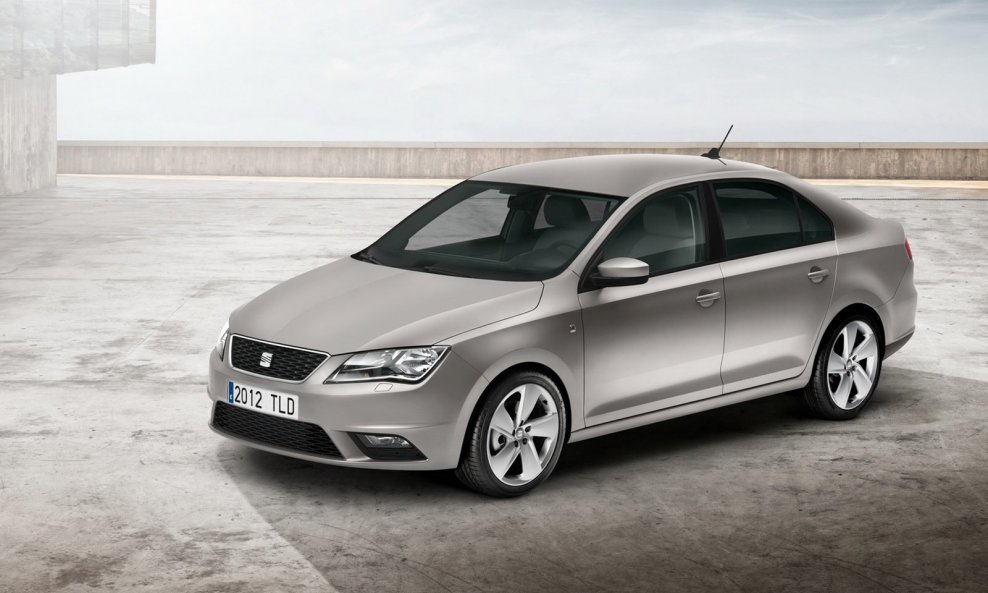 2013-Seat-Toledo-3[2]