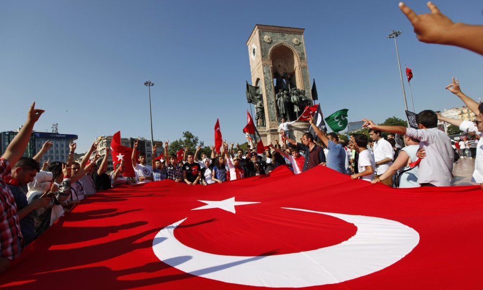 Turska policija privela je 42 osobe s dva sveučilišta uključujući i akademike