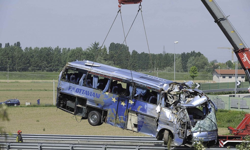 AUTOBUSNA NESREĆA