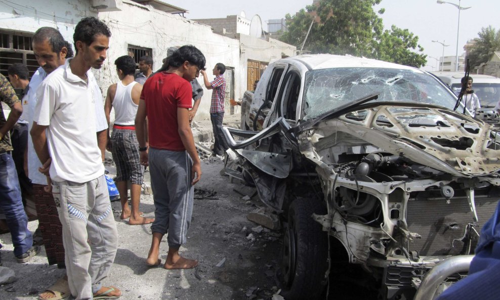 Uništeni automobil u kojem se nalazio jemenski general