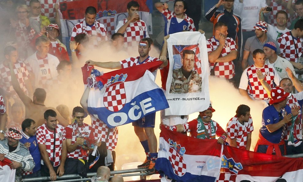 Hrvatski navijači sa slikom Ante Gotovine