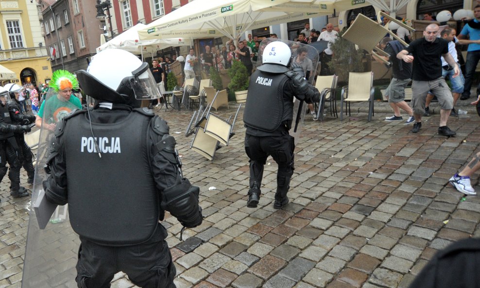 Sukob-policije-i-navijača