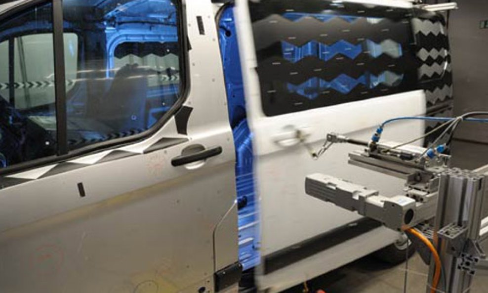 Ford_Transit_Door_Testing_01_SMALL