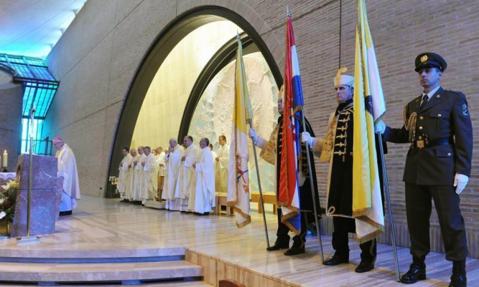 misa zadušnica, oružane snage