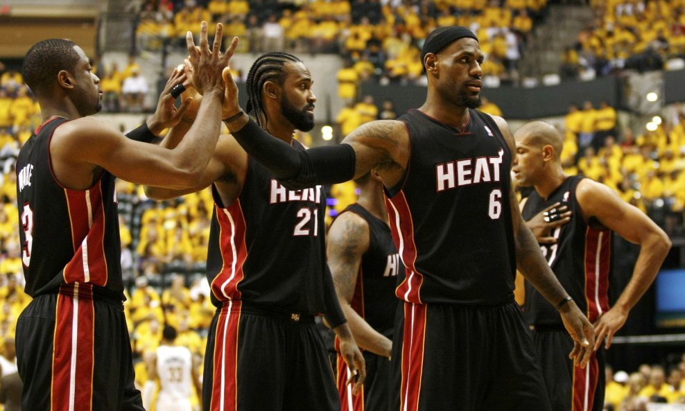 LeBron James (D) i Dwyane Wade (L) i Ronny Turiaf