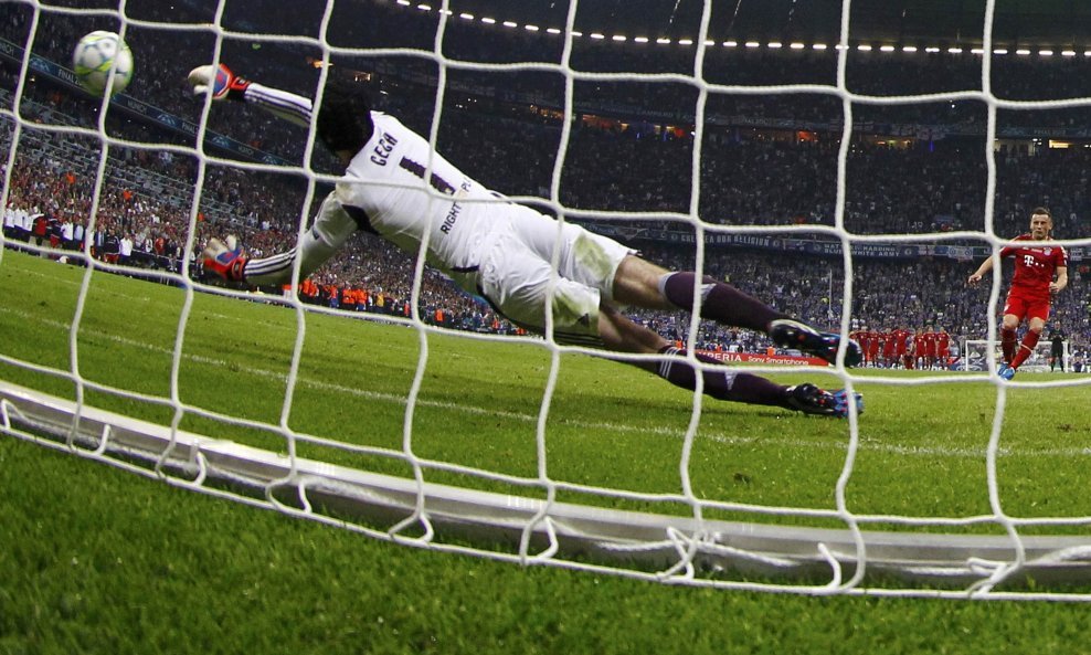 Petr Čech vs. Ivica Olić