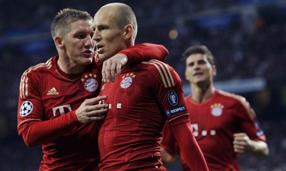 Arjen Robben (C) i Bastian Schweinsteiger