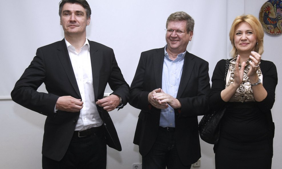Zoran Milanović s Mirandom Mrsićem i Milankom Opačić slavi pobjedu na unutarstranačkim izborima