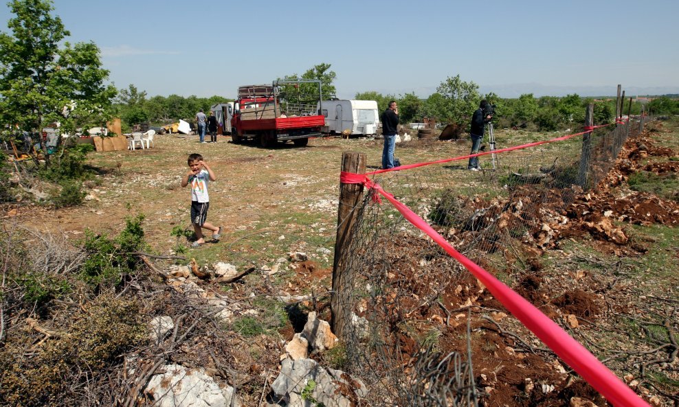 Škabrnja ograda oko Roma