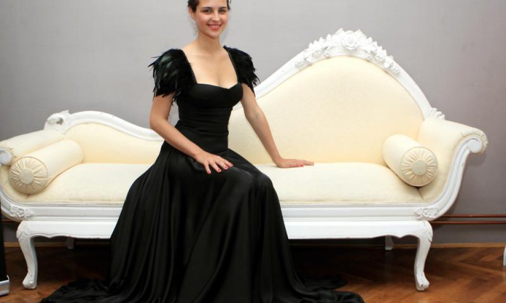 Lijepa Doris Pinčić bira haljinu za Cannes 1