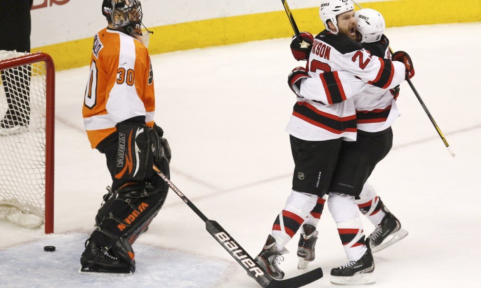 David Clarkson i Zach Parise (New Jersey Devils) vs. Ilja Brizgalov (Philadelphia Flyers)