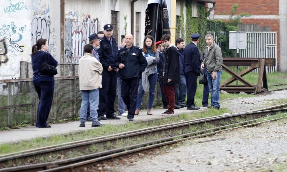 željeznička pruga policija putnici