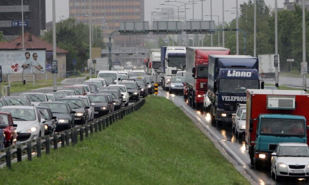 Kiša i prometna gužva u Zagrebu1