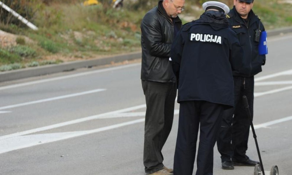 Prometna nesreća, policajci