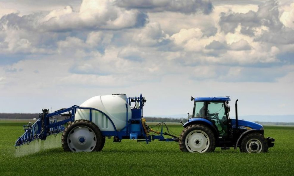 traktor prskalica