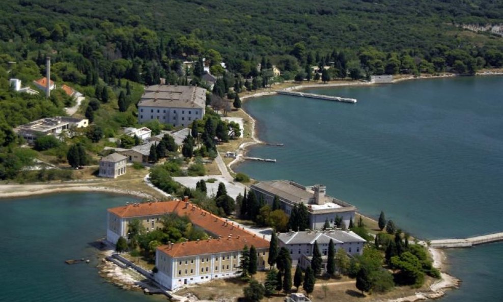 Bivši vojni kompleks Monumenti otok katarina