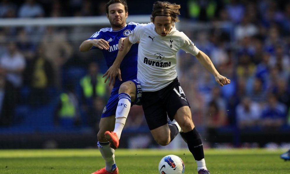 Juan Mata (L) i Luka Modrić