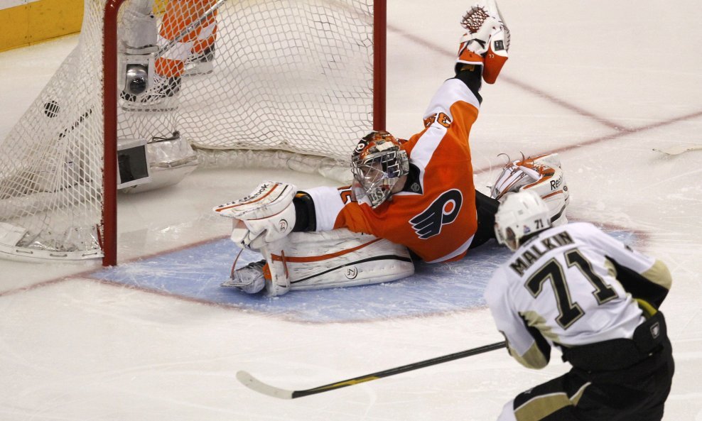Evgeni Malkin (Pittsburgh Penguins) vs. Sergei Bobrovsky (Philadelphia Flyers)