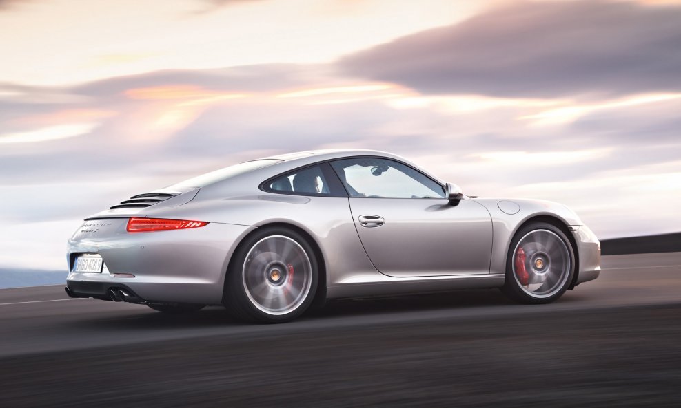 2012-Porsche-911-Carrera-S-Coupe-Side-Angle-Speed-1920x1440