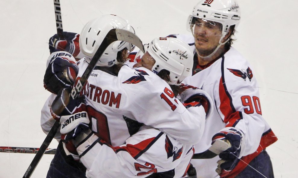 Nicklas Backstrom, Alexander Semin i Marcus Johansson  (Washington Capitals) 