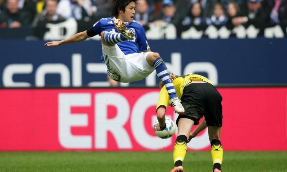 Atsuto Uchida (Schalke 04) vs. Kevin Gro (Borussia Dortmund)