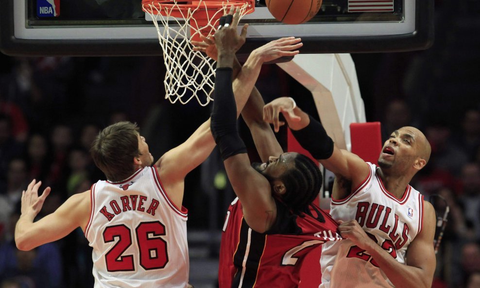 Ronny Turiaf, Kyle Korver i Taj Gibson