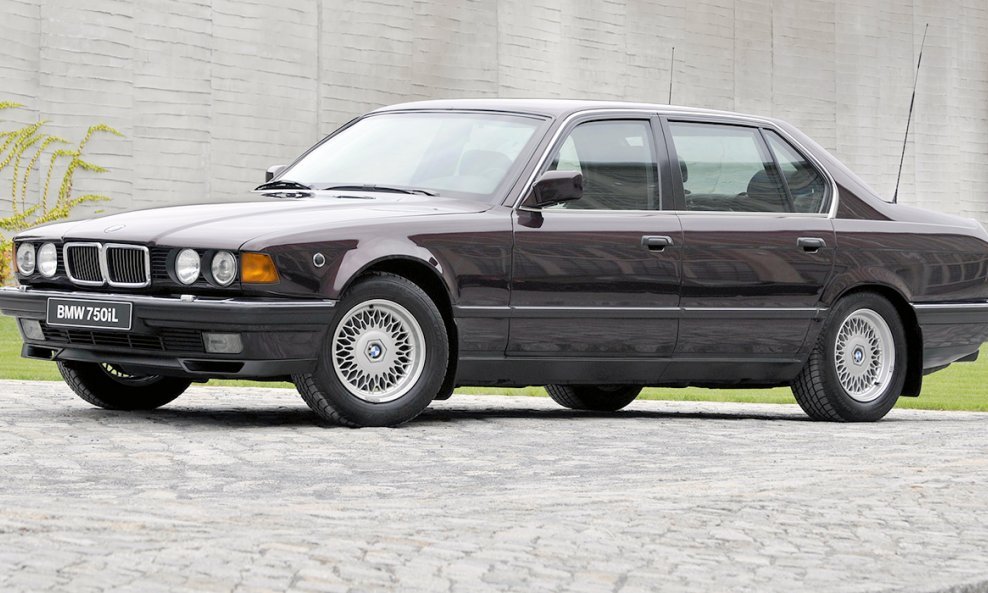 Blindirani BMW 750iL 'Security' oznake E32 poput onog korištenog u iračkom gradu Kirkuku
