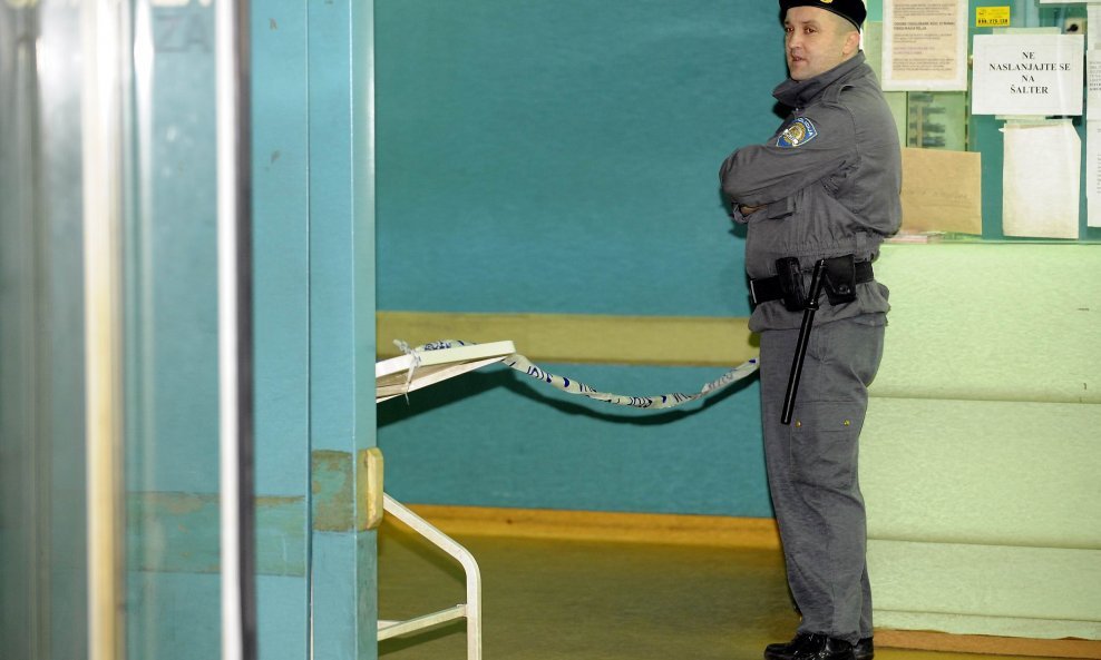 Policajac u bolnici Dubrava
