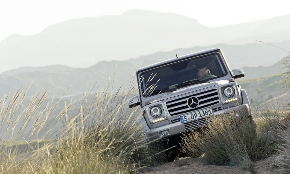 2013-Mercedes-G-Class-6[2]