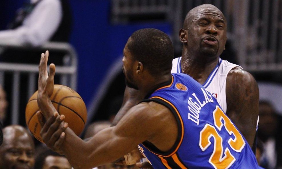 Jason Richardson (d, Orlando Magic) i Toney Douglas (L, New York Knicks)