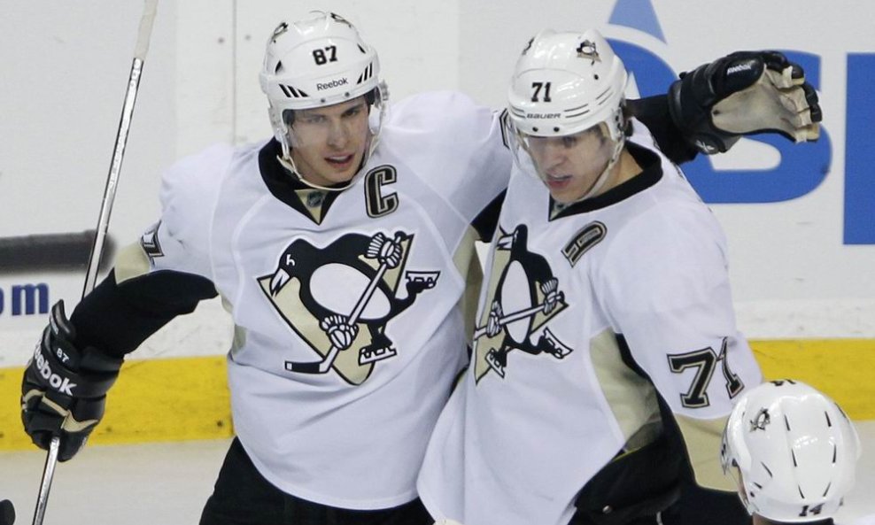 Sidney Crosby (L) i Evgenij Malkin