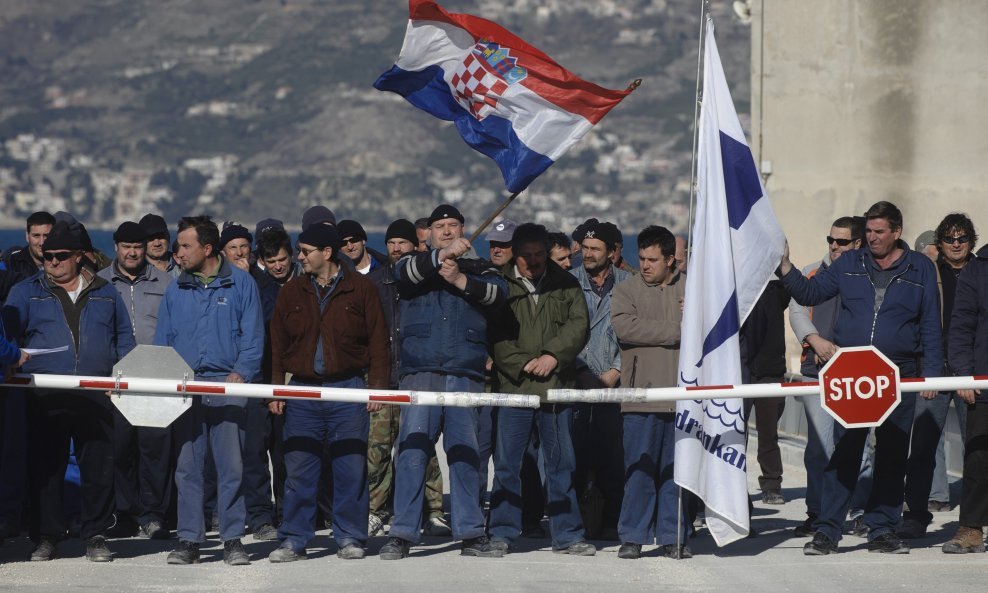 Radnici zauzeli tvornicu Jadrankamen  (4)